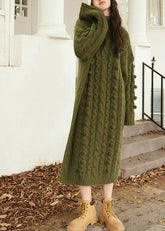 Vestido largo de punto de algodón con cuello redondo y manga larga en color rojo violáceo natural